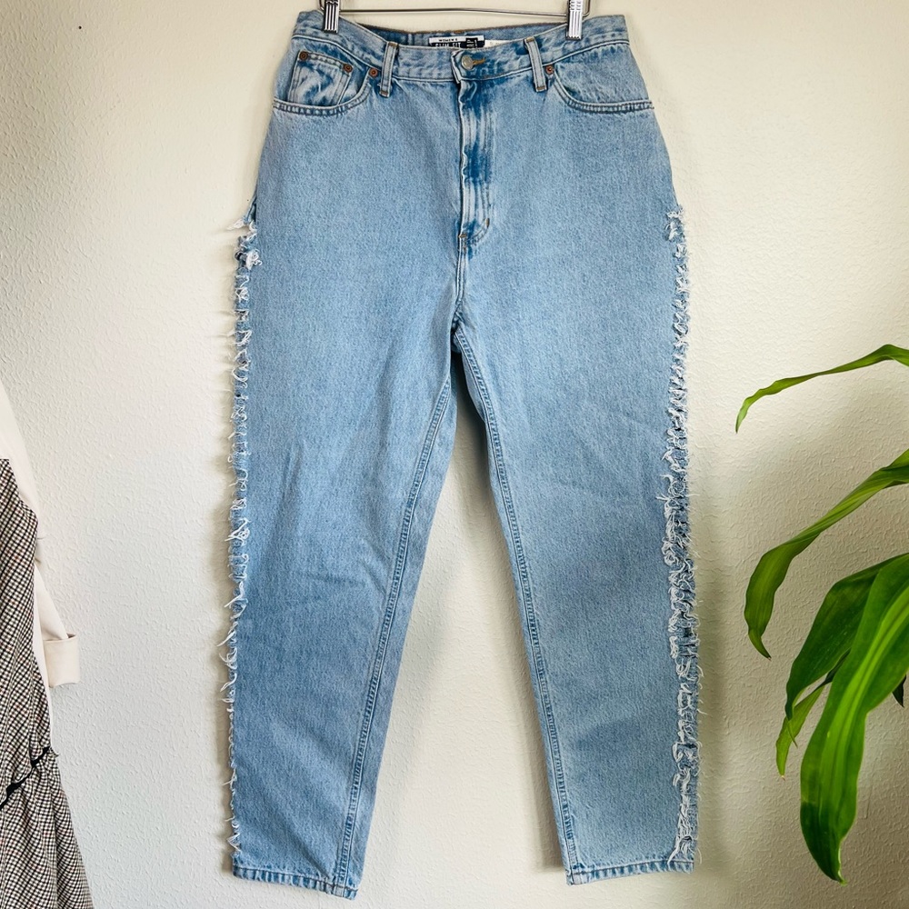 GAP REWORKED TUXEDO SIDE FRAY HIGH RISE MOM JEANS